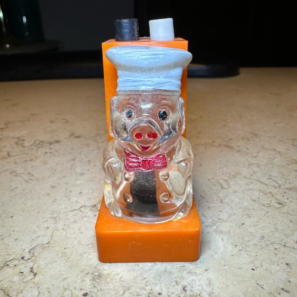 Vintage Salt and Pepper shakers - Picture 5 of 11